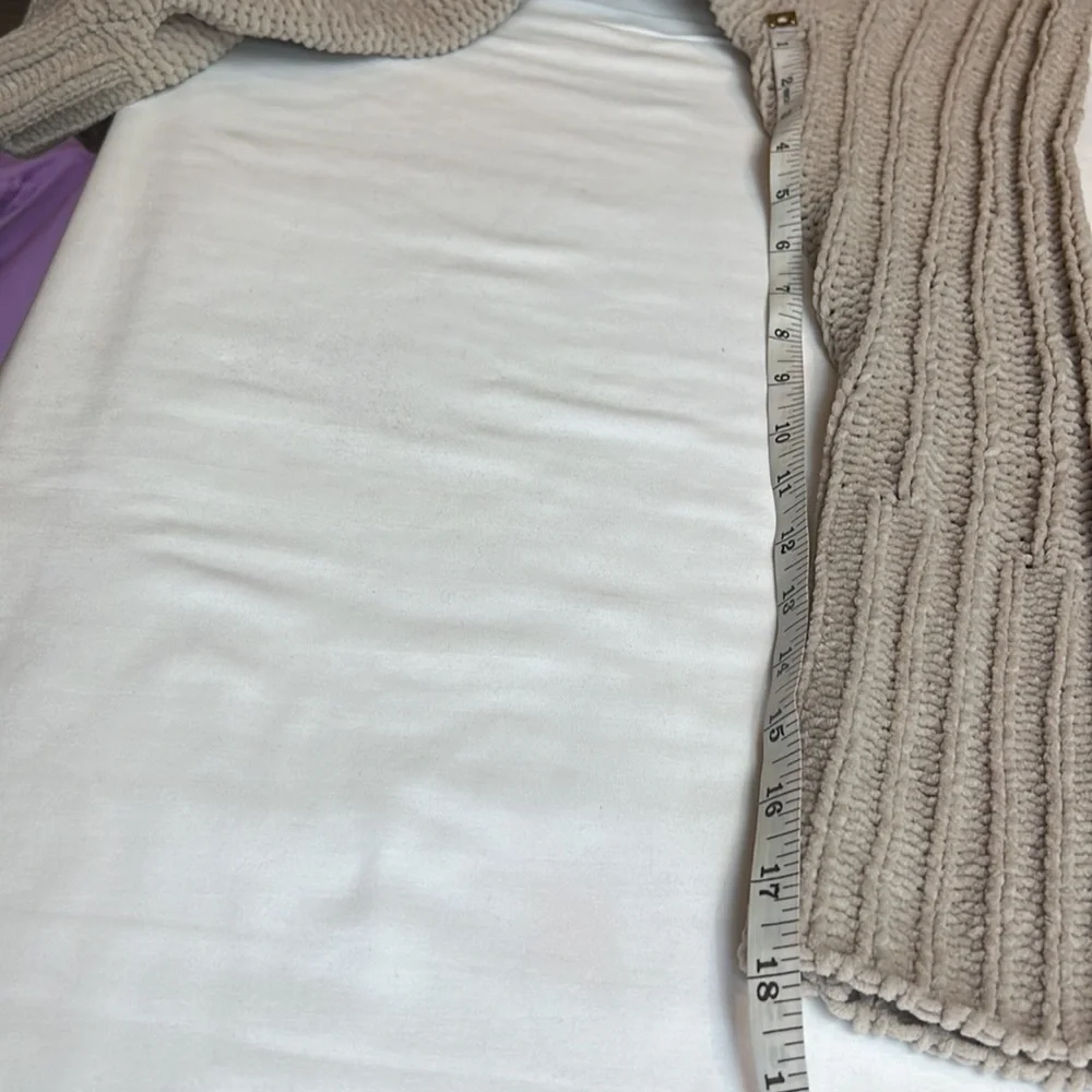 Venus Beige Loose Chunky Cable Knit Soft Chenille Sweater Rolled Crewneck SZ M - Picture 6 of 8